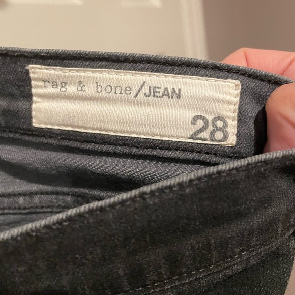 Rag and Bone- - Size 28 - black skinny ripped  boyfriend jeans - Picture 3 of 3